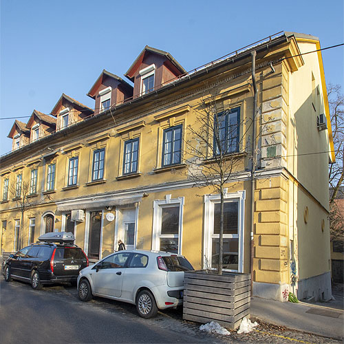 Liana Studio naslov